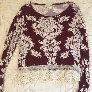 Detailed long sleeve crop top